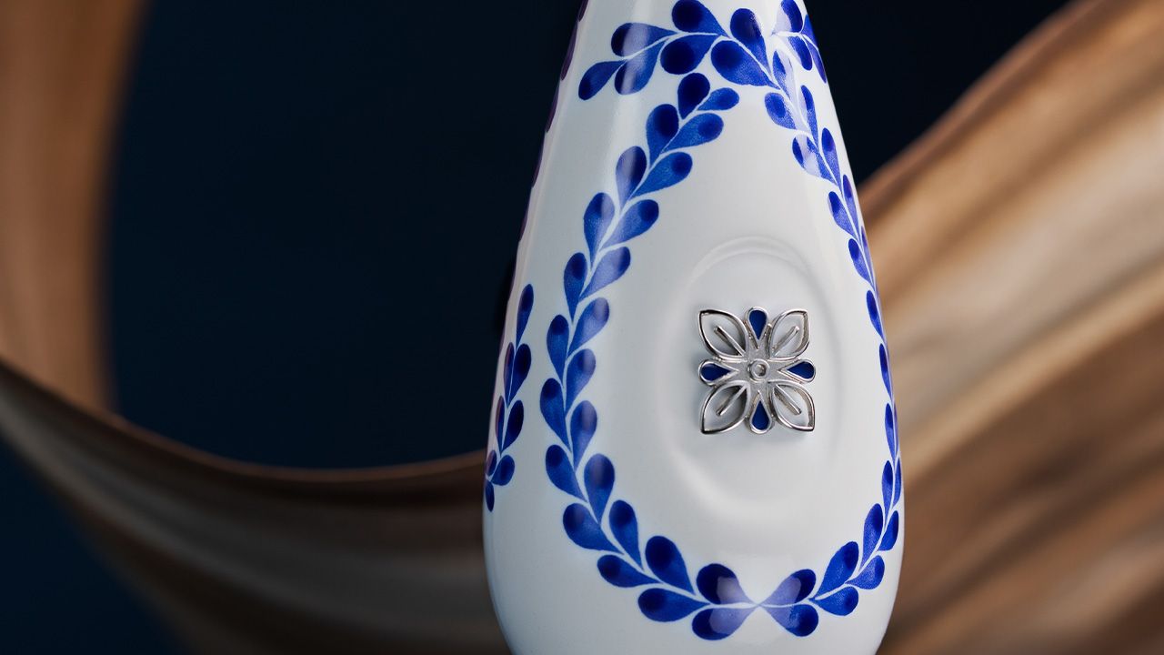 Téquila & Zoom sur la marque: "AZUL"